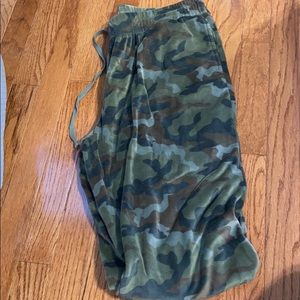 Camo velour joggers